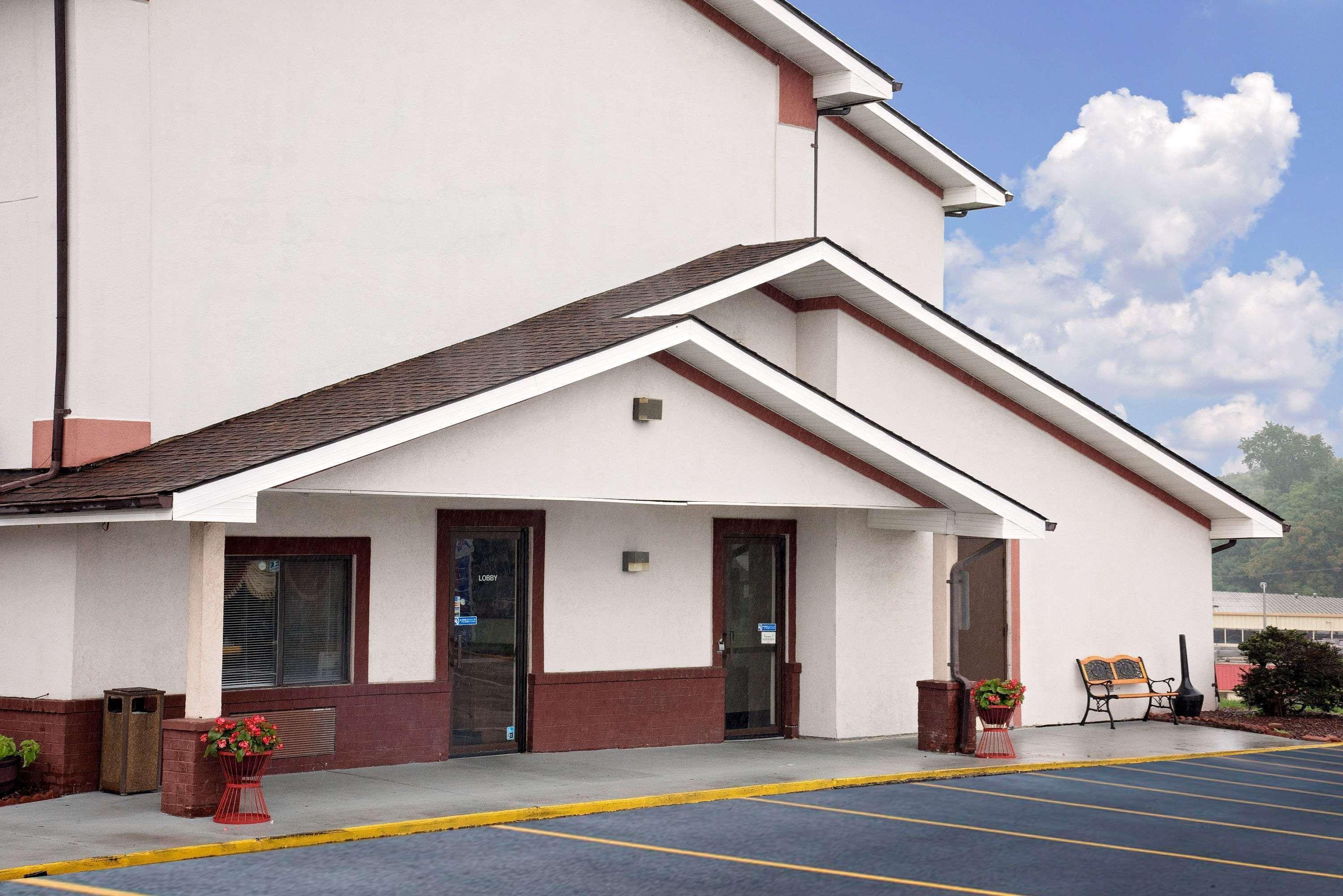 Hotel Super 8 Martinsburg Exterior foto